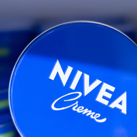 Se você adora o cheiro do creme Nivea, este perfume pode se tornar sua nova obsessão (e dura mais tempo!)