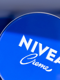 Se você adora o cheiro do creme Nivea, este perfume pode se tornar sua nova obsessão (e dura mais tempo!)