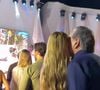 Ana Paula Siebert e Roberto Justus assistiram juntos ao show do grupo É o Tchan