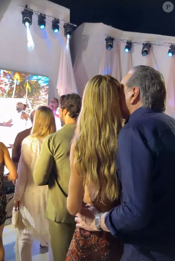 Ana Paula Siebert e Roberto Justus assistiram juntos ao show do grupo É o Tchan