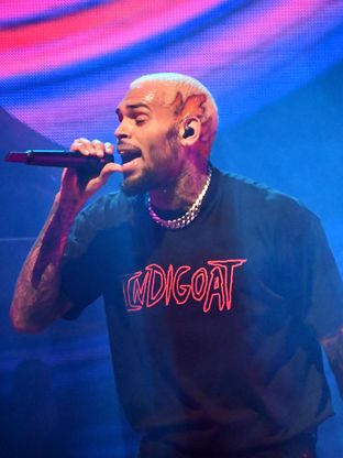 Chris Brown na Justiça: entenda motivo de novo processo