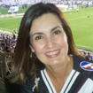 Parecem sandálias birken, mas são os novos chinelos da Kenner na cor 'Gigante da Colina' que a minha tia, torcedora fanática, vai usar com a camisa do Vasco no próximo jogo contra o Flamengo