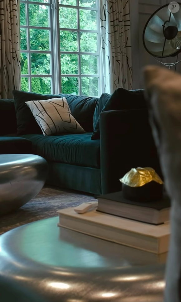 A mansão escolhida por Gabriely Miranda para a Copa impressiona pelos ambientes amplos e decoração sofisticada