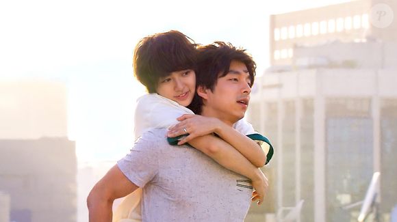 'O Príncipe do Café': confundida com homem, Go Eun-chan é contratada por Choi Han-gyeol para trabalhar em sua cafeteria e fingir ser seu namorado, e a farsa vira romance em meio a confusões