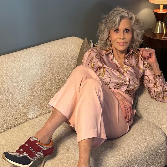 Jane Fonda segue uma dieta equilibrada aos 88 anos, com pouca carne, menos peixe e foco em alimentos naturais e frescos