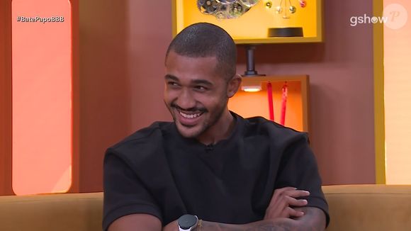 Após deixar o BBB 26, Matheus comentou controvérsias envolvendo Milena e falou sobre o episódio que chamou atenção no pós-jogo