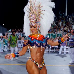 Viviane Araujo desfilou no Grupo de Acesso 2, a segunda divisão da folia paulistana