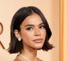Bruna Marquezine apostou em joias minimalistas e cabelo estilo retrô