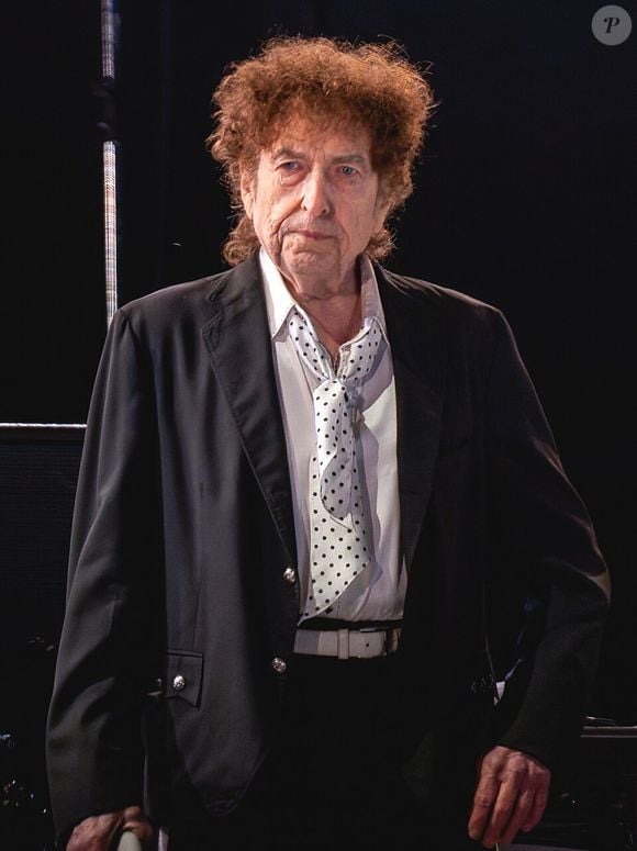 Em uma entrevista concedida a Robert Love, publicada pela AARP em janeiro de 2015, Dylan explicou que, depois de certa experiência de vida, seria preciso deixar algumas coisas para os jovens e evitar tentar agir como eles