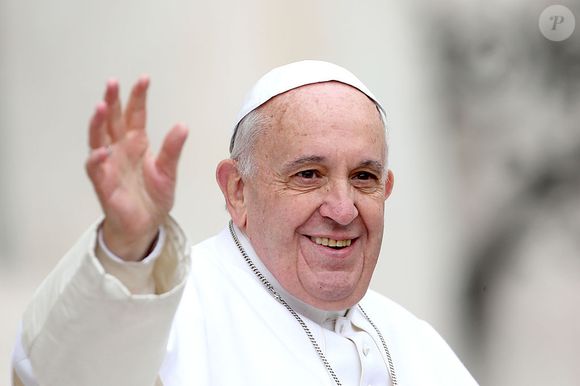 2015: Papa Francisco em mais uma audiência com peregrinos no Vaticano