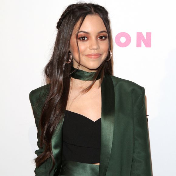 2017: Jenna Ortega sempre gostou de maquiagens leves que mantivessem sua aparência natural