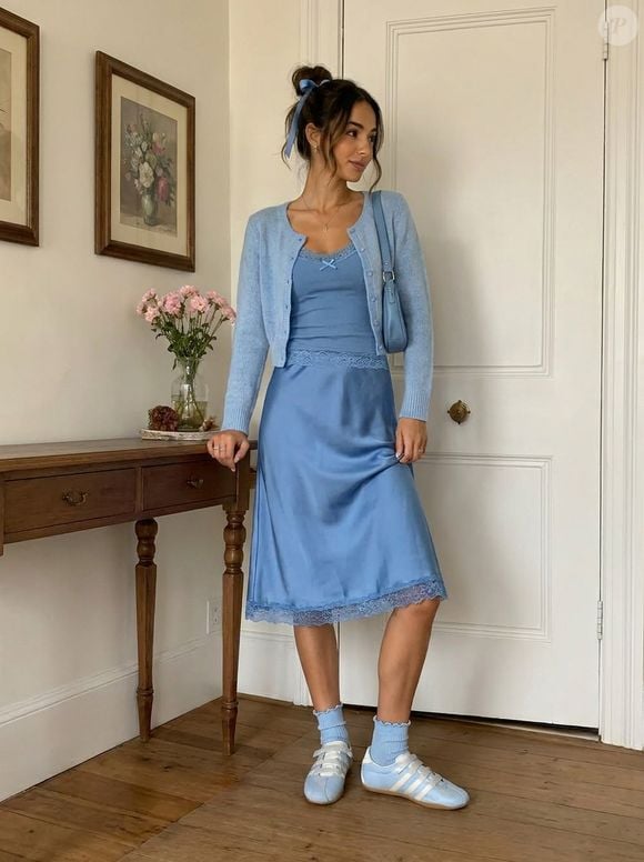 Com inspiração balletcore, o Adidas Tokyo Mary Jane combina com praticamente tudo e se adapta facilmente de looks casuais a produções mais sofisticadas