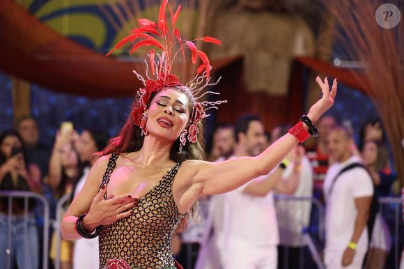 Juliana Paes chega para os minis desfiles onde desfilará como rainha da Unidos do Viradouro