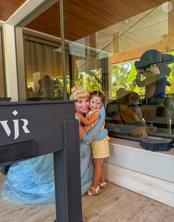 Virgínia Fonseca compartilhou registros do bloquinho de Carnaval preparado por Vini Jr. para Maria Alice, Maria Flor e José Leonardo