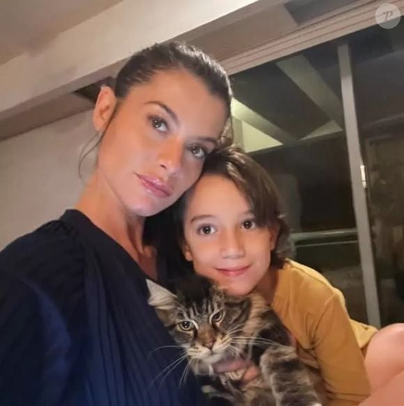 Alinne Moraes falou sobre sua aprceria com o filho Pedro, de 12 anos. "Eu já saí correndo literalmente do Projac para não perder o filho que vai dormir em 10 minutos. E o meu filho, o Pedro, é muito parceiro. E vai ser a primeira novela que ele pode acompanhar se quiser", finaliza.