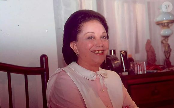 Novela 'Rainha da Sucata': Lena (Lolita Rodrigues) revela à filha, Alaíde (Patricia Pillar), que Betinho (Paulo Gracindo) é o pai dela, e Rafael (Maurício Mattar) é fruto de outra relação de Laurinha (Gloria Menezes)