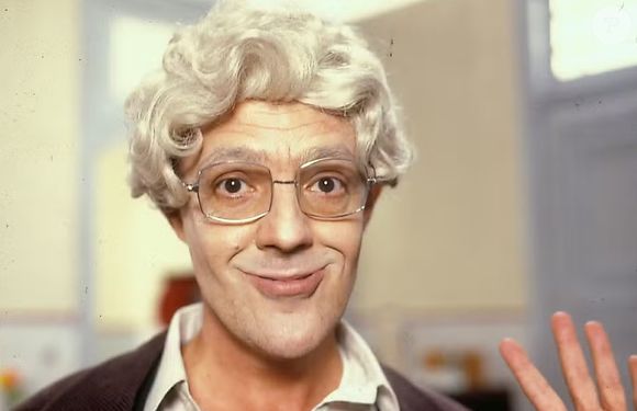 Intérprete do Barbosa da 'TV Pirata', Ney Latorraca voltaria ao SBT em 1994 na novela 'Éramos Seis'