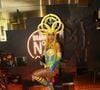 Sabrina Sato brilha com look brasilcore em camarote na Sapucaí e homenageia Fernanda Torres. Veja fotos!