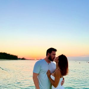 Maíra Cardi e Thiago Nigro revelaram a gravidez nas redes sociais na manhã deste sábado (26)