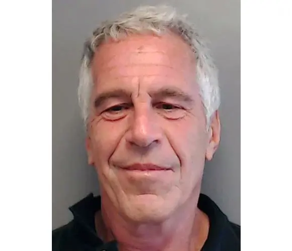 Jeffrey Epstein foi preso em 2019, mas tirou a própria vida antes do julgamento, segundo a versão oficial