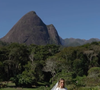 Para o grande dia, Paula von Sperling elegeu um vestido clássico e sem muitos detalhes