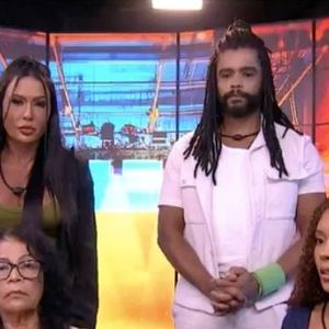 Mesmo após se envolver com Aline, Diogo não hesitou em puxar ela e Vinícius para o Paredão - ao lado da mãe, Dona Vilma