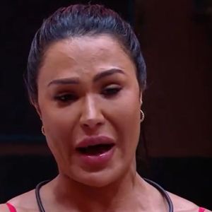 Gracyanne Barbosa lamentou a atitude e disse que este é um assunto sensível pelo fato dela já ter comido comida do lixo