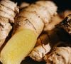Gengibre, cúrcuma, cenoura, aipo, cebolinha e alho estão entre os ingredientes da sopa