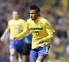 Na ocasião, Neymar ainda representava o Santos e marcou os únicos dois gols da partida