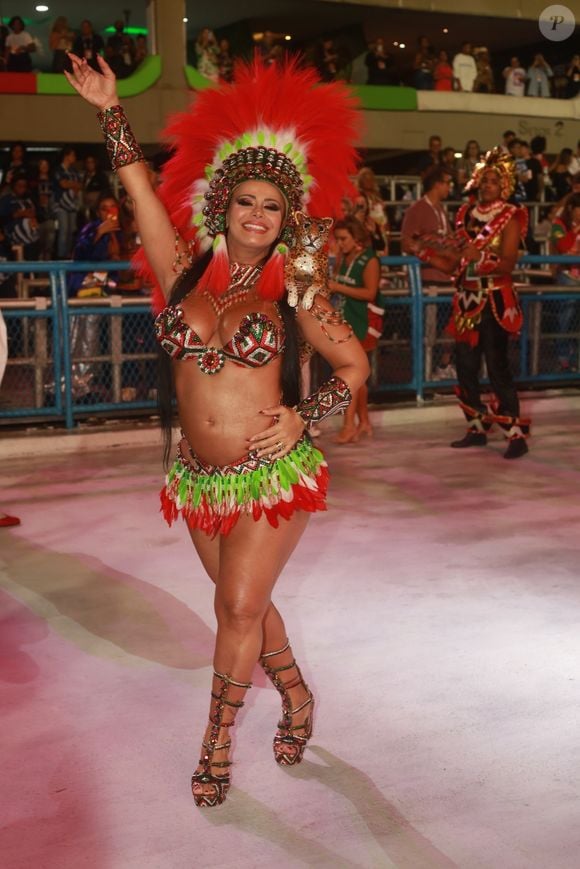 Em 2022, Viviane Araújo desfilou no Carnaval com um barrigão e levou o público ao delírio