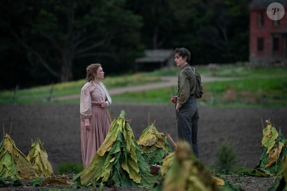 Ao longo desse período, conhecemos a anti-heroína Cathy Ames, uma mulher independente e enigmática que cruza o caminho de Adam e Charles, dois meio-irmãos cuja relação já é marcada por rivalidades