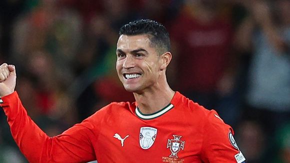 O hábito inusitado de Cristiano Ronaldo com água mineral antes de jogo: é um dos protocolos mais subestimados do esporte, derruba a fadiga e aumenta rendimento, diz médico