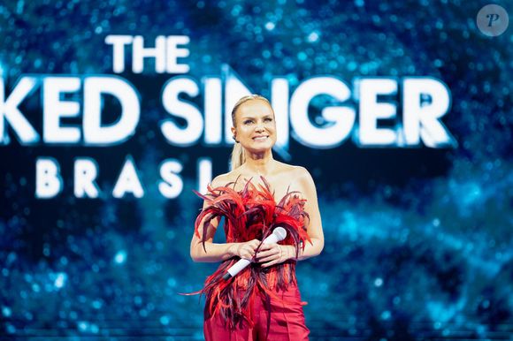 Muito além do 'The Masked Singer Brasil', Eliana faz sucesso nas redes sociais por seu corpo definido aos 52 anos