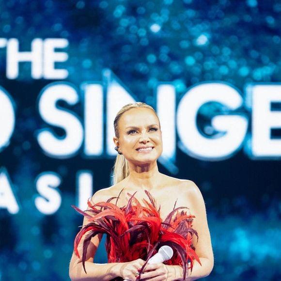 Muito além do 'The Masked Singer Brasil', Eliana faz sucesso nas redes sociais por seu corpo definido aos 52 anos