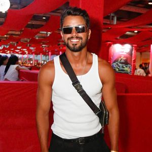 Rodrigo Simas no Ensaios da Anitta na Marina da Glória, Rio de Janeiro, neste último sábado, 8 de fevereiro de 2025