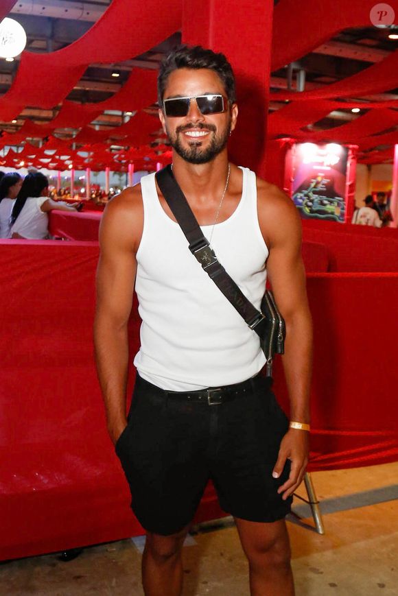 Rodrigo Simas no Ensaios da Anitta na Marina da Glória, Rio de Janeiro, neste último sábado, 8 de fevereiro de 2025