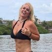 Lembra dela? Ex-paquita Ana Paula Almeida perde 11 kg com dieta de cogumelos e peixe e exibe corpo enxuto em foto de biquíni. Veja!