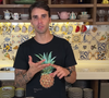 Ex-marido de Ivete Sangalo, Daniel Cady ensinou em seu canal do YouTube uma sopa de legumes com frango deliciosa
