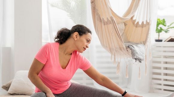 Pilates a partir dos 50: os seis exercícios que você pode fazer em casa para começar a entrar em forma