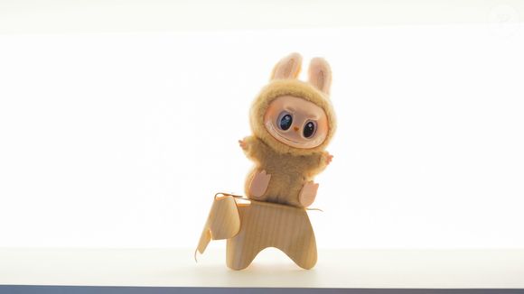 Em uma fábrica de Labubu, os funcionários eram instruídos a preencherem dados pessoais nos documentos, que não traziam informações sobre condições de trabalho