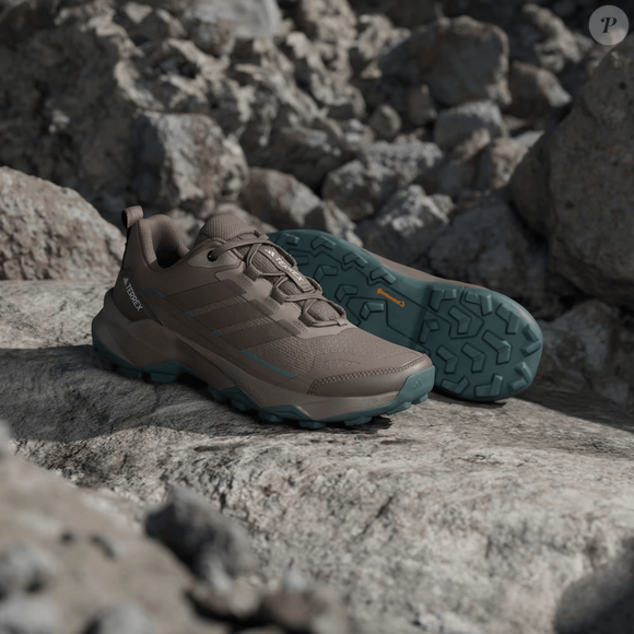 Peça-curinga da estação: ideal para os dias em que o céu fecha de repente e a chuva chega sem aviso