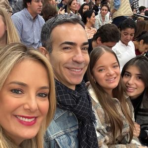 Ticiane Pinheiro esteve acompanhada de César Tralli e Rafa Justus na festinha da filha caçula