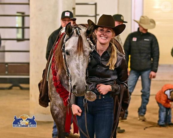 "Depois do acidente de papai, me dediquei completamente a isso porque precisava fazer alguma coisa. Os cavalos sempre foram importantes, mas desde então passaram a ser tudo. Não poderia viver sem eles. Me ajudaram a superar tudo", disse Gina Schumacher