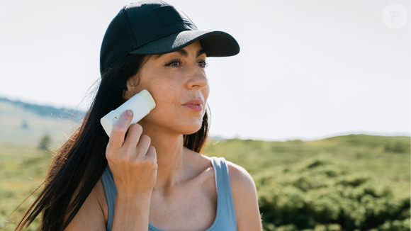Manter a pele do rosto bem cuidada no verão é parte importante da rotina de skincare