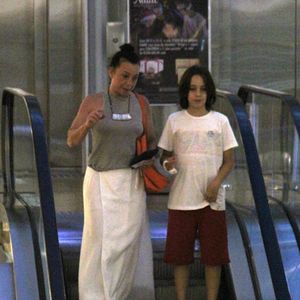 Carla Marins e Marcos Breda enquanto namoraram se mostraram favoráveis à inseminação artificial em entrevista de 1990; atriz conheceria a maternidade em 2008 (foto mostra artista com filho em 2018)