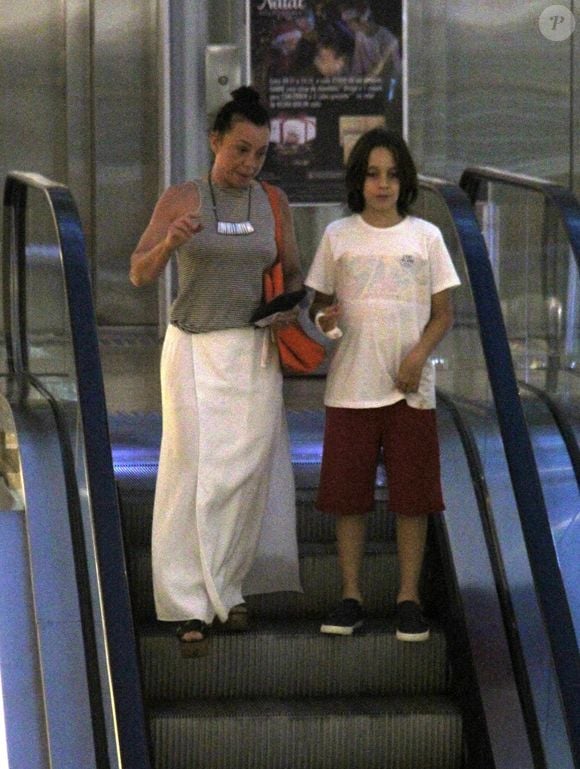 Carla Marins e Marcos Breda enquanto namoraram se mostraram favoráveis à inseminação artificial em entrevista de 1990; atriz conheceria a maternidade em 2008 (foto mostra artista com filho em 2018)