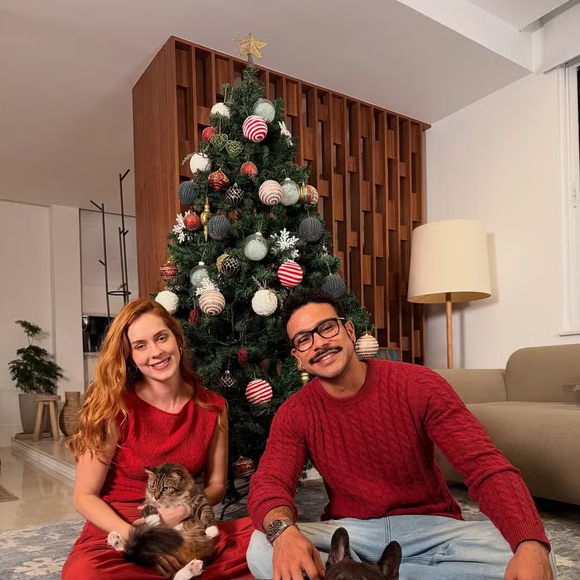 Natal dos famosos: Sophia Abrahão curte natal com Sérgio Malheiros e seus pets