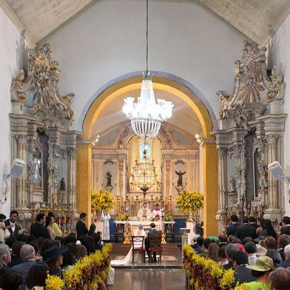 Theresa Fonseca e o marido oficializaram a cerimônia na Igreja Nossa Senhora do Rosário e São Benedito, em Paraty, no Rio de Janeiro