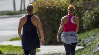 Os treinadores concordam: 'Se você quer perder peso, caminhe de 30 a 60 minutos por dia, cerca de 10.000 passos diários, e acima de tudo, seja consistente e treine de 4 a 5 dias por semana'