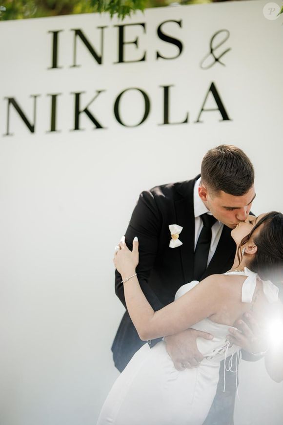 Beijo no casamento da filha de Petkovic: Inês e Nikola Perenčević se casaram no civil e no religioso na Sérvia e fizeram festa na Grécia
